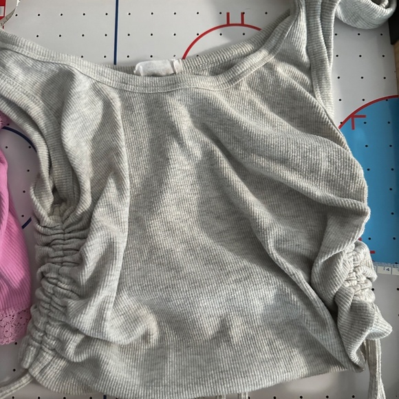 2 cropped tank tops - Picture 6 of 6